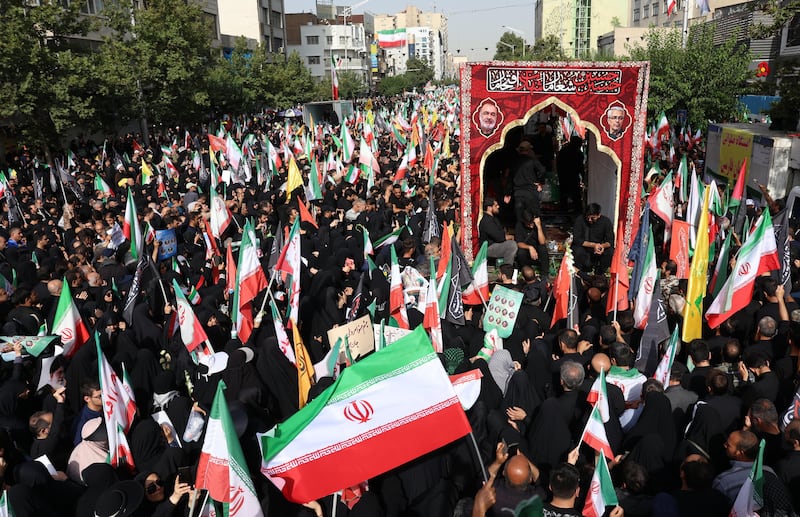Teheran scende in piazza per i funerali dei "martiri" della guerra dei 12 giorni 5