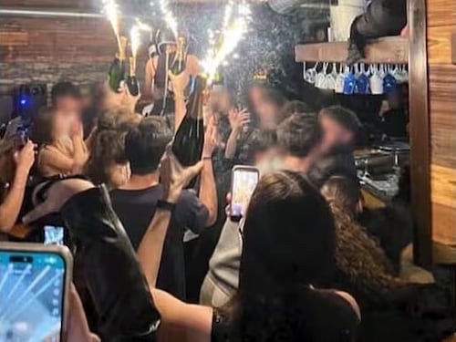 "Soffitti riparati con stecche da biliardo"