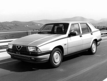 Alfa 75: guarda la gallery 13