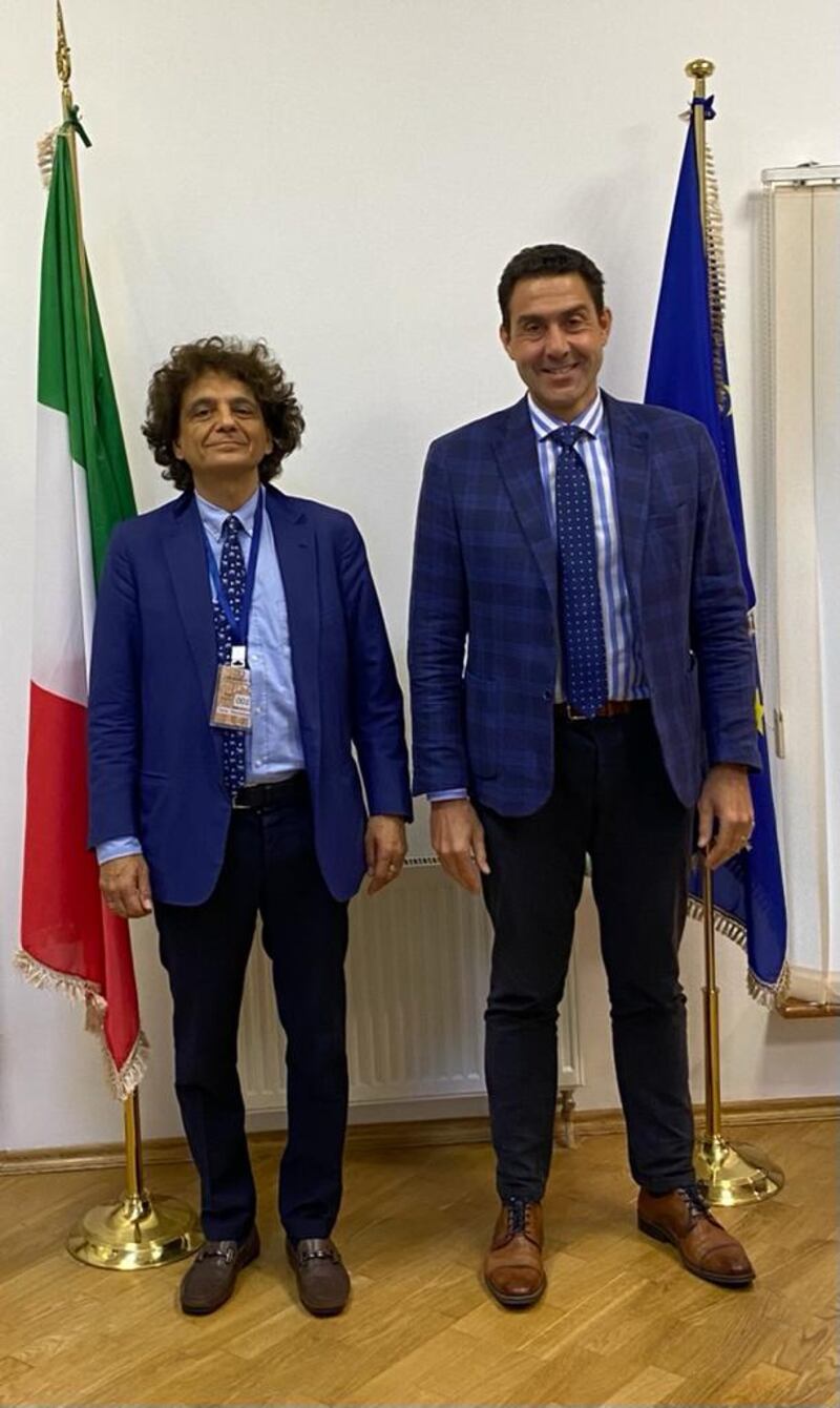 Un pulso notevole alle ricerche è stato dato dal generale Vannacci (nella foto a Mosca in ambasciata con l’editore Teti), addetto militare dell’ambasciata d’Italia a Mosca fino al 2022
