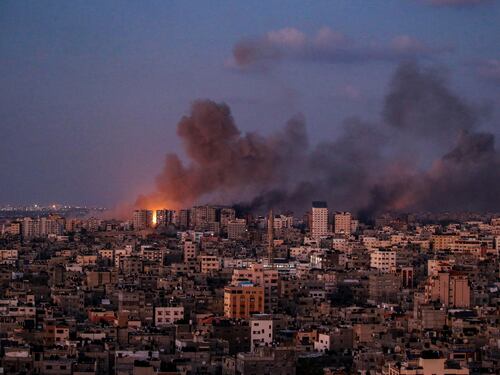 Da Israele razzi sulla Siria. Hamas chiude la Striscia. "Attacco pronto da due anni"