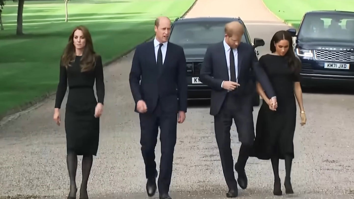 "Reverse Megxit", Harry vuole riavvicinarsi alla Corona, ma Willam è contrario: ecco perché