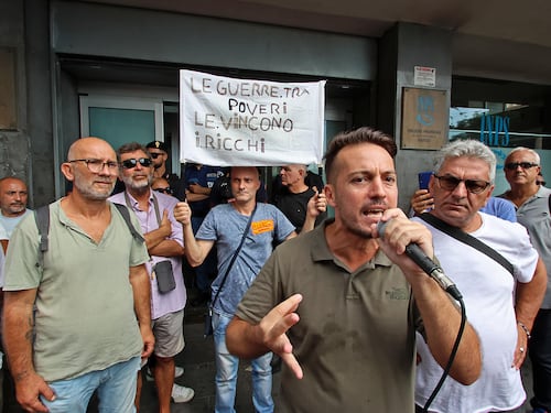 La protesta di Napoli fa flop. La "bomba sociale" è rinviata. "Il 30 settembre tutti a Roma"