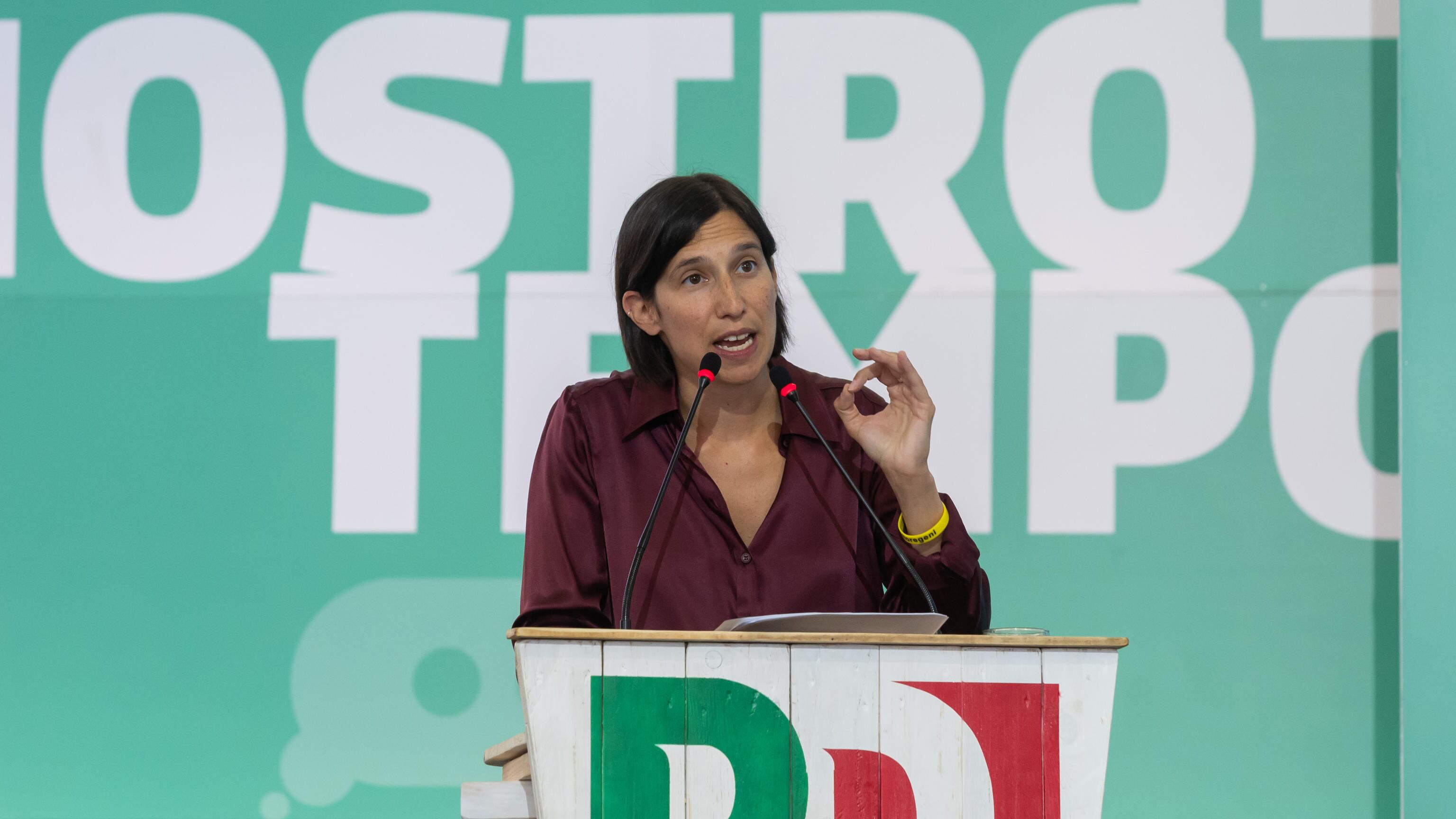 "Smonta il diritto alla salute". Schlein attacca Meloni, ma a sinistra in pochi la seguono