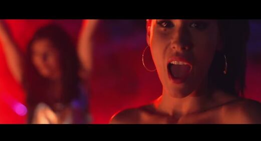 Giusy Ferreri e Baby K: video hot per "Roma-Bangkok" 13