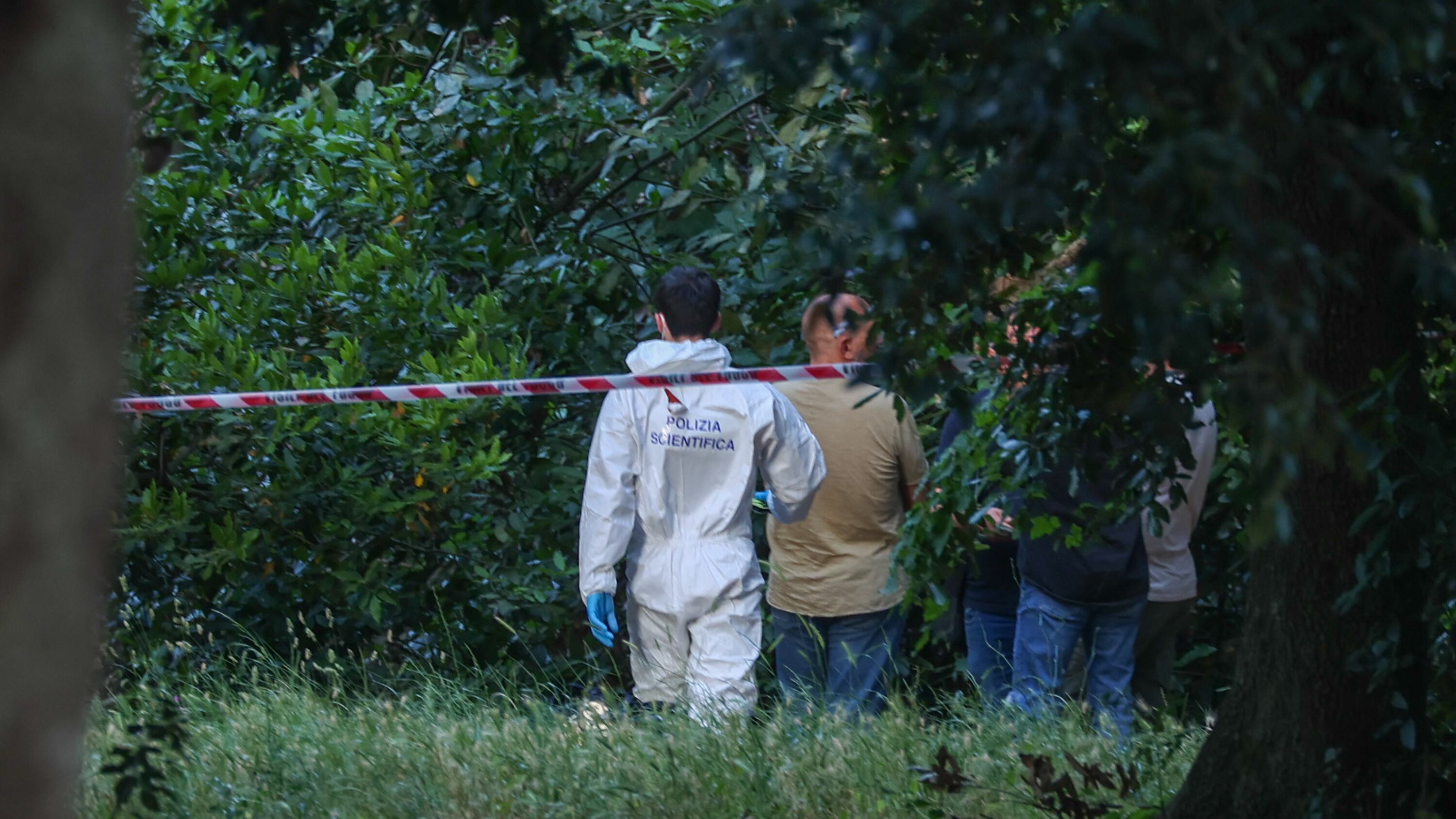 Roma, neonata trovata morta a Villa Pamphili. Vicino rinvenuto il corpo di una donna in un sacco