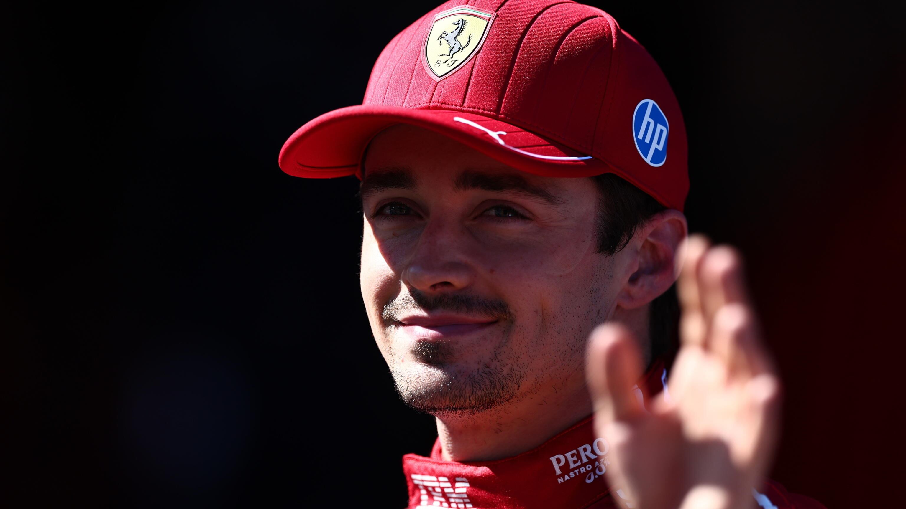Il nuovo fondo funziona. E la Ferrari è in prima fila con Leclerc