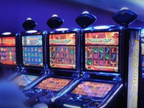 Perde alle slot: giocatore minaccia e spintona controllore del Casinò di Sanremo