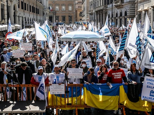 I balneari in piazza contro il governo: "È una legge vergogna"