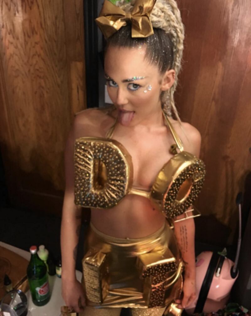 Miley Cyrus sempre più sexy in tour 4