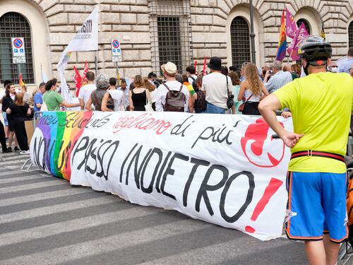 Omofobia, ultimo atto. Resterà solo un tema da campagna elettorale