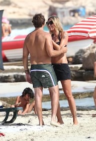 Elenoire Casalegno, topless bollente in spiaggia 8