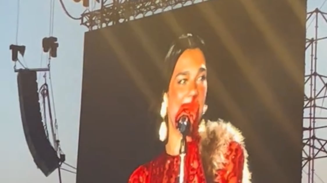 Dua Lipa omaggia Raffaella Carrà a Milano