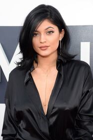 Kylie Jenner sexy in bianco 23