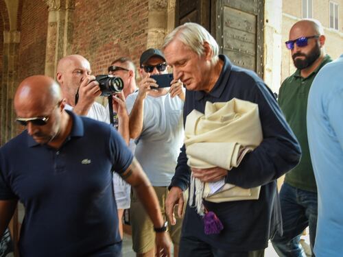 L'omaggio dei fedeli al fondatore di Exodus | La gallery