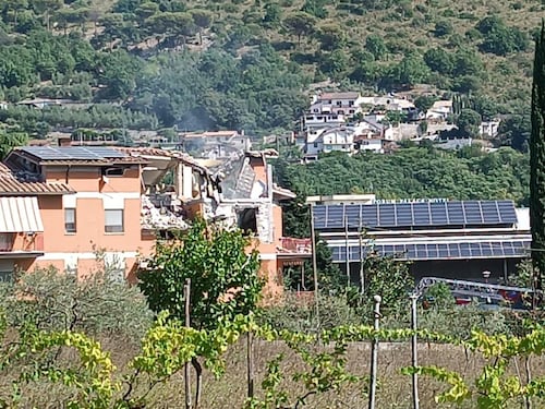 Cassino, esplosione in una palazzina: crolla il tetto, due gli ustionati gravi