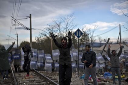 Scontri tra migranti e polizia 12