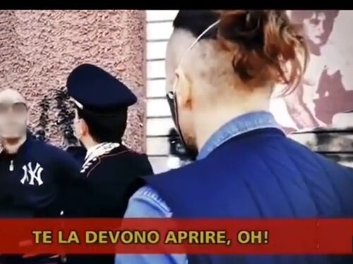 "Ti devono aprire la gola", il gesto choc contro Vittorio Brumotti davanti alle telecamere