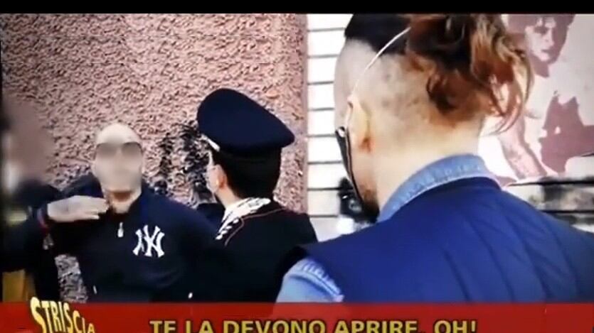 "Ti devono aprire la gola", il gesto choc contro Vittorio Brumotti davanti alle telecamere