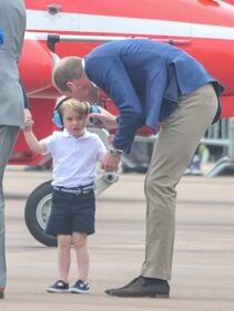 Che capricci, principe George! Tutte le foto alla base militare della Raf e dello "scivolone" sexy di Kate 32