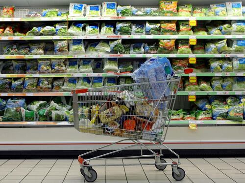 La spesa degli italiani: così risparmiano 3400 euro