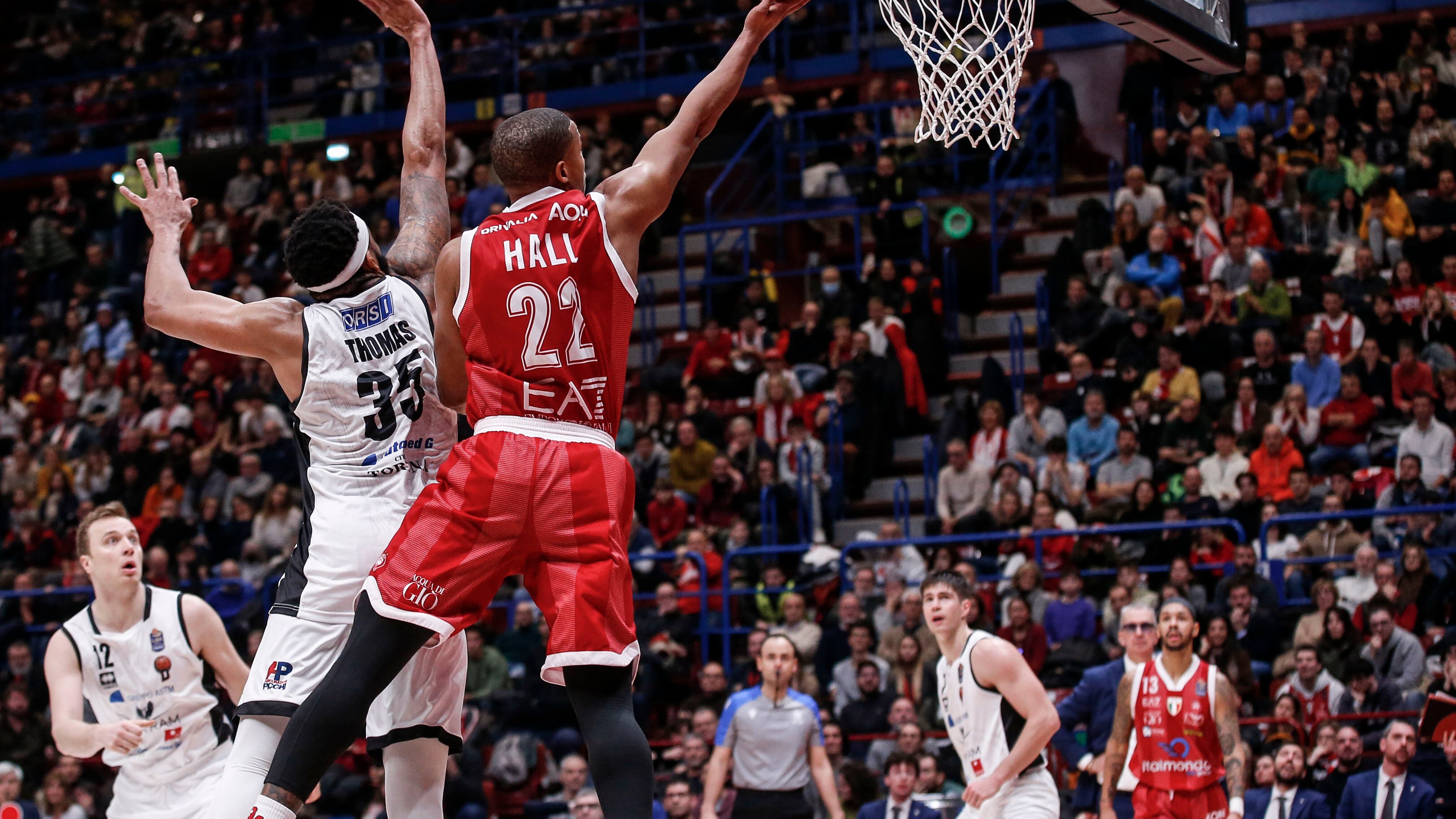 Basket, l'Olimpia Milano batte (sulla sirena) Tortona. Sempre in testa Brescia e Venezia