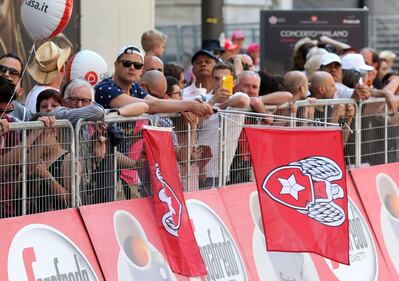 Ultima tappa del Giro d'Italia, i tifosi in attesa a Milano 18