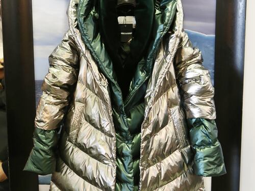 Il pret-à-porter donna dà colore e calore al freddo siberiano
