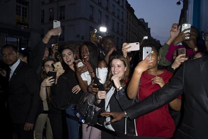 Rihanna sorprende i fan all'inaugurazione di "Fenty pop up Store" 5
