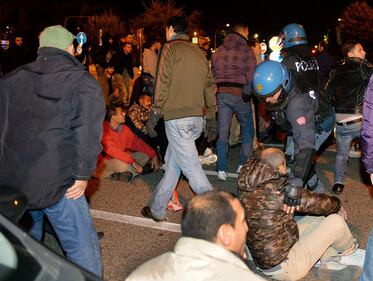 Torino, guerriglia antagonista ai mercati generali 9