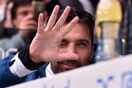 Le lacrime di Buffon durante il minuto di silenzio per Astori 4