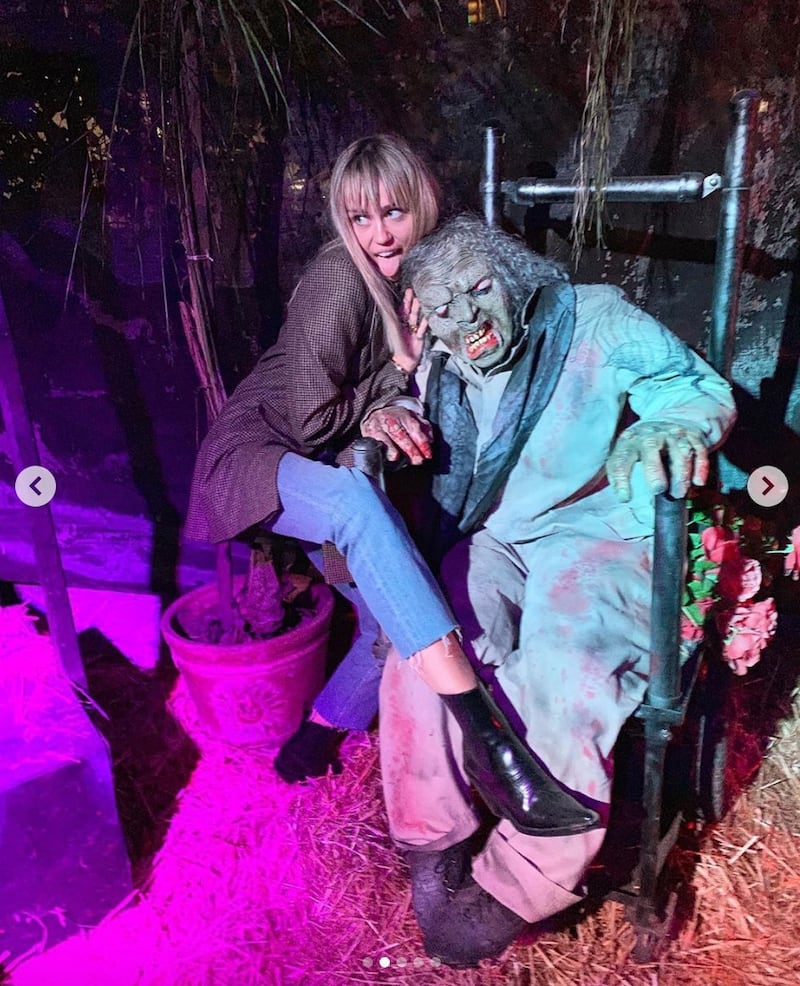 Miley Cyrus si prepara ad Halloween: foto 5