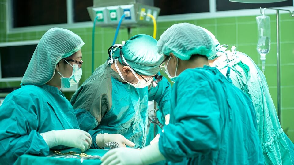 Medico partorisce mentre è in coma