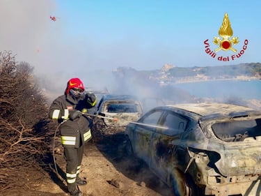 L'incendio scoppiato a Punta Molentis 8