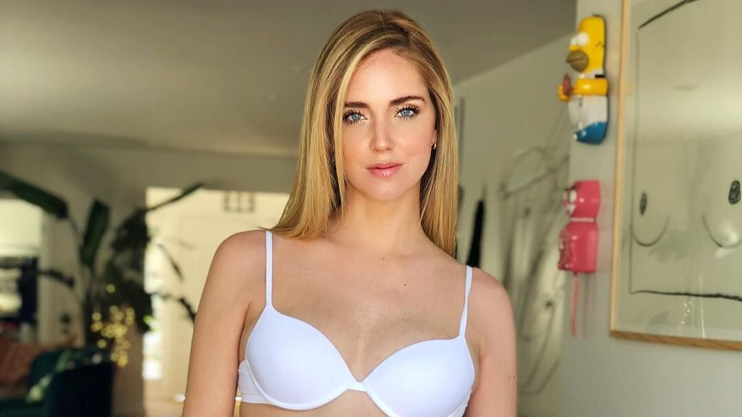 Chiara Ferragni, su Instagram la foto con il pancione: “Ero insicura del mio corpo”