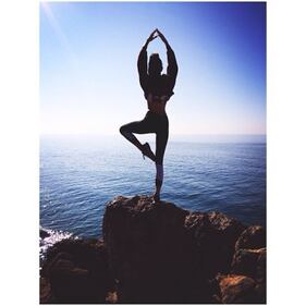Celebrity e Yoga, le più belle foto su Instagram 17