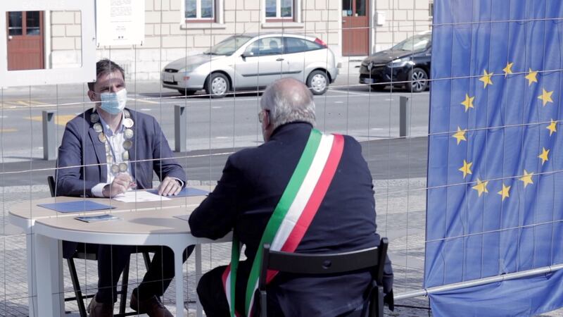 I migranti all'assalto del confine 1