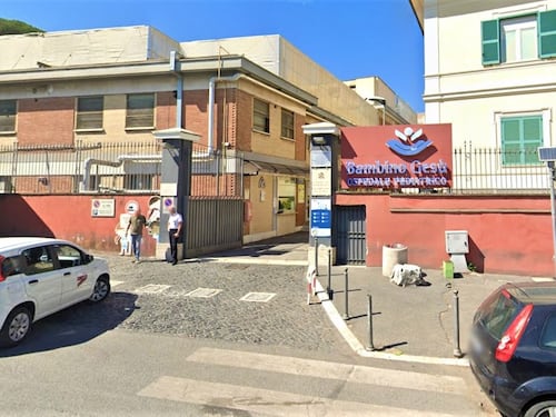 In spiaggia clown raccolgono fondi per il Bambino Gesù. Attenti alla truffa