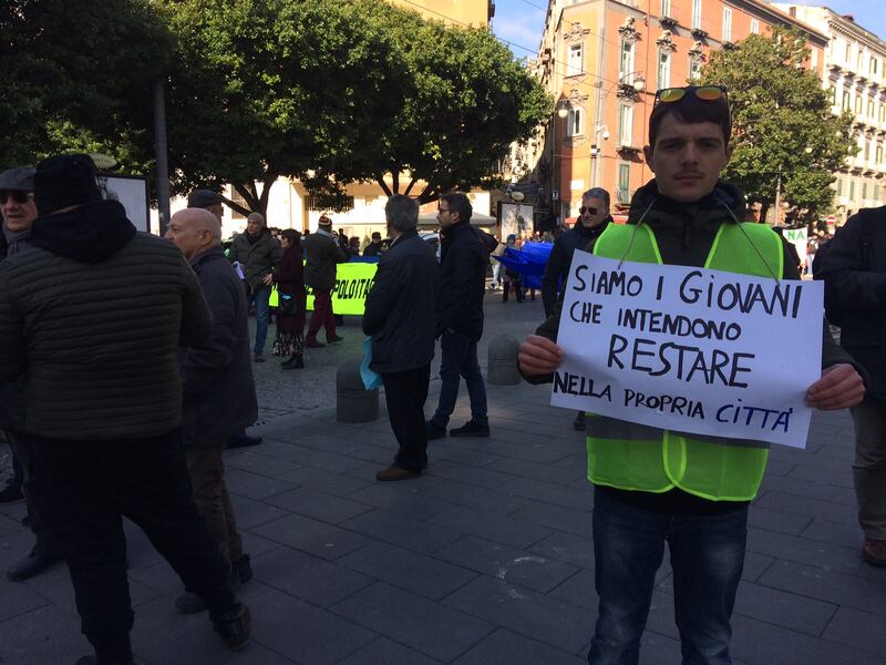Napoli, una "marea azzurra" protesta per la vivibilità 5