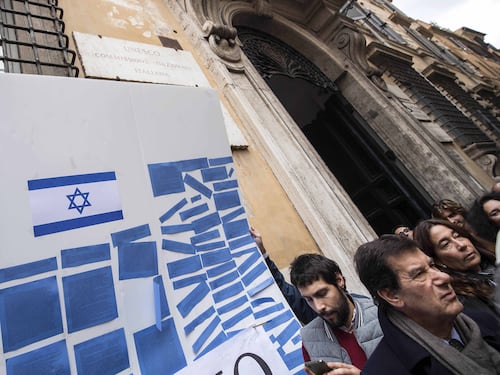 Roma, protesta davanti alla sede dell'Unesco