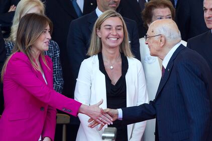 2 giugno, la Boschi in fuxia scherza con Casini 13