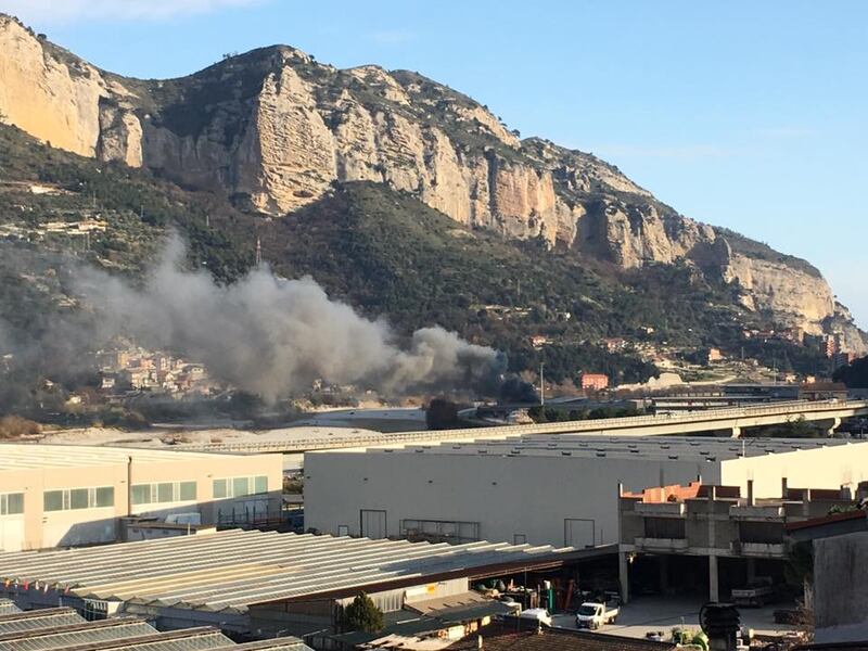 Ventimiglia, incendio nel centro di accoglienza 3