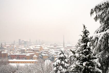 Bologna sotto la neve, le immagini 11