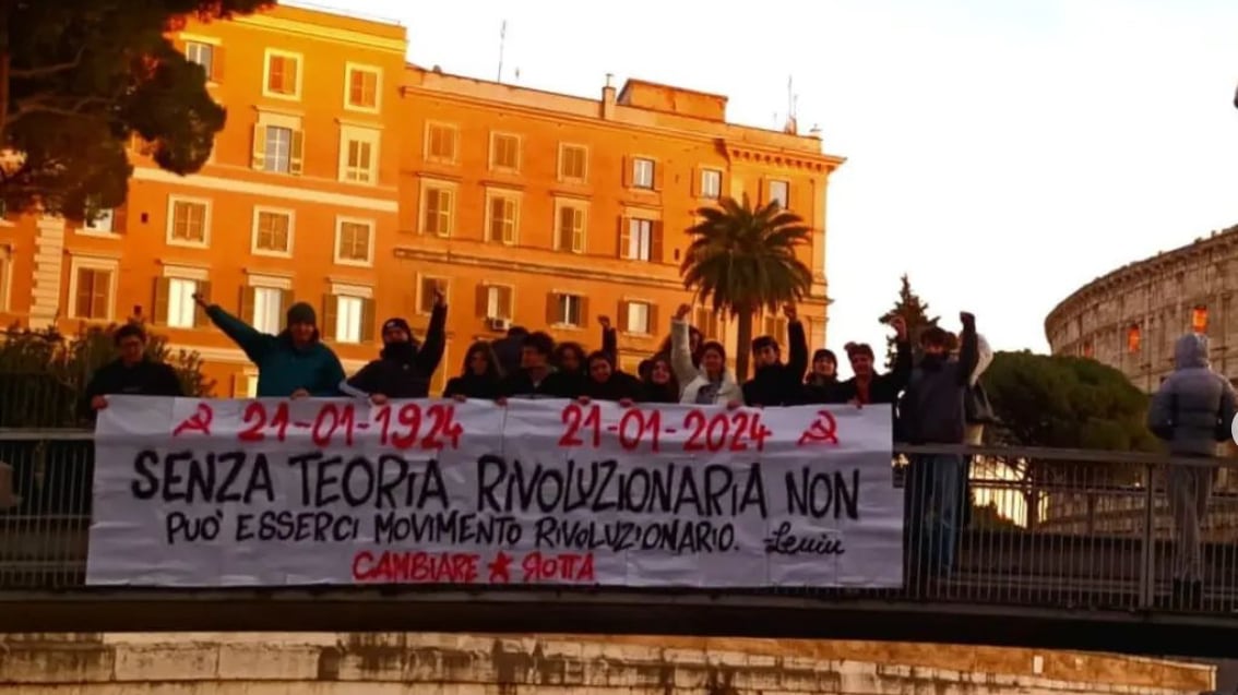"Maestro rivoluzionario...". Il delirio dei collettivi rossi che evocano Lenin