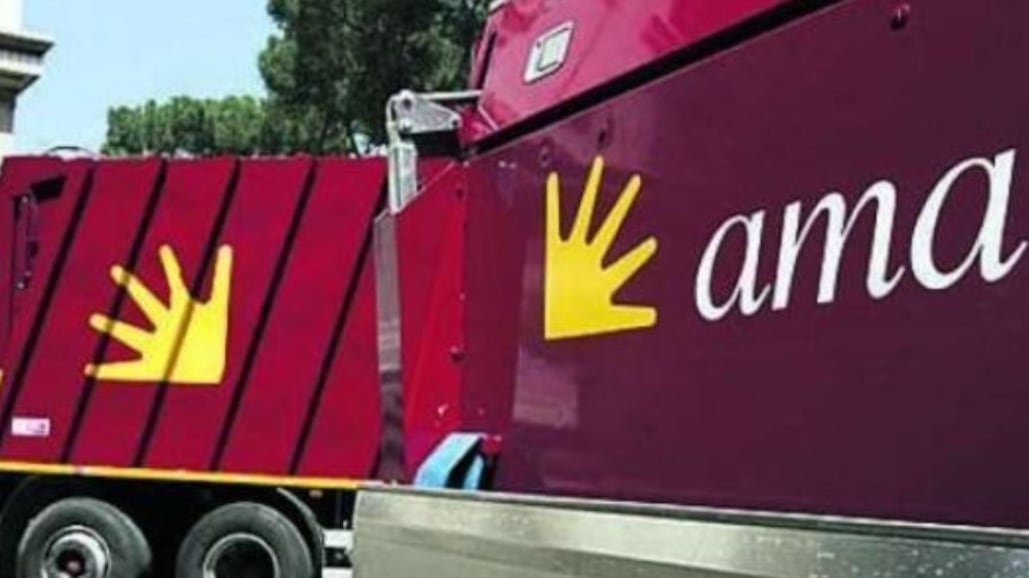 Rifiuti a Roma, tutto il cda di Ama si è dimesso