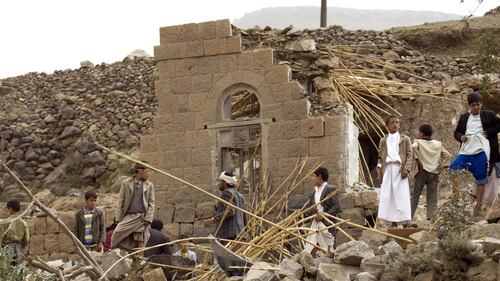 Yemen, bombardamenti vicino alla capitale Sana'a 7