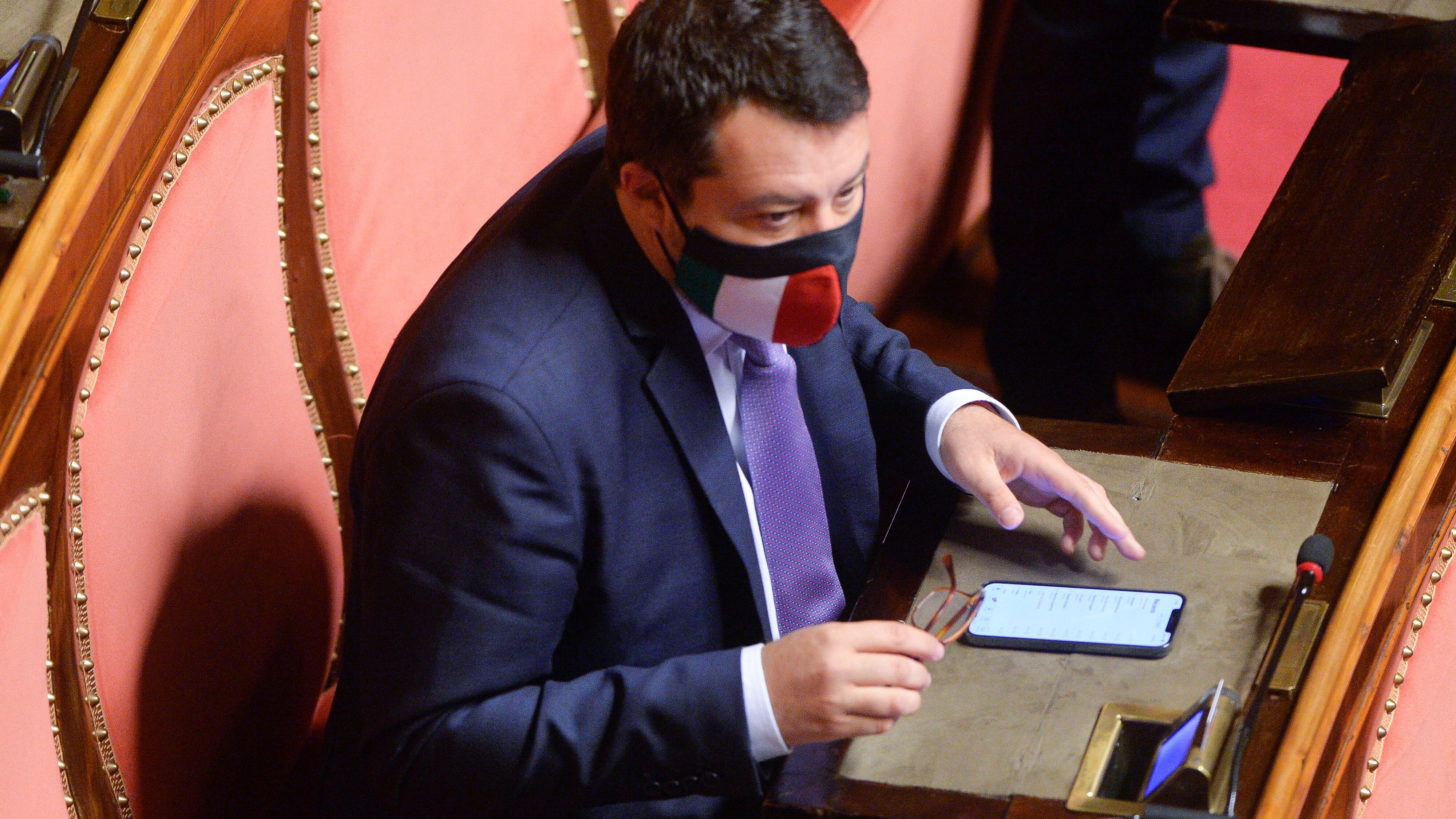 Salvini accelera: "Sì alle zone gialle". Speranza prudente. Draghi: basta liti