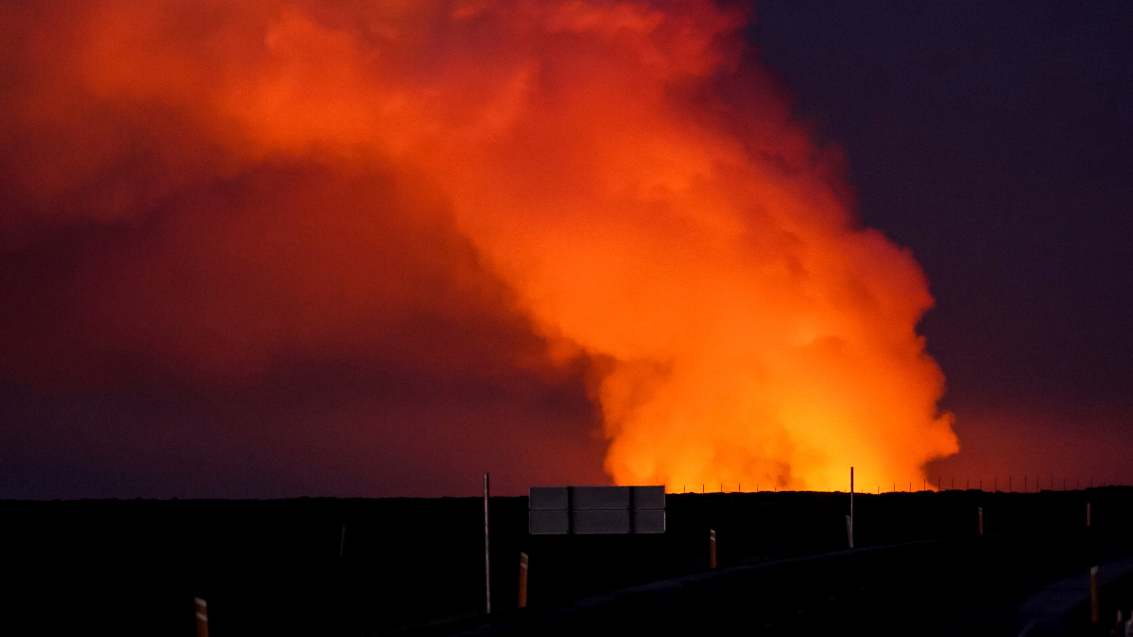 Nuova eruzione vulcanica in Islanda, la premier: "La situazione è terrificante"