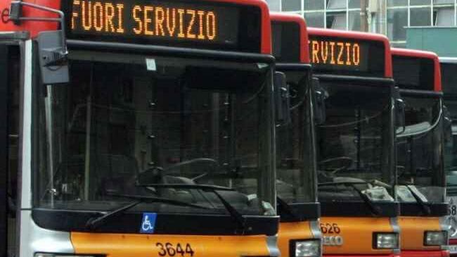 Trasporti, venerdì nero: fermi mezzi pubblici, aeroporti e naviganti