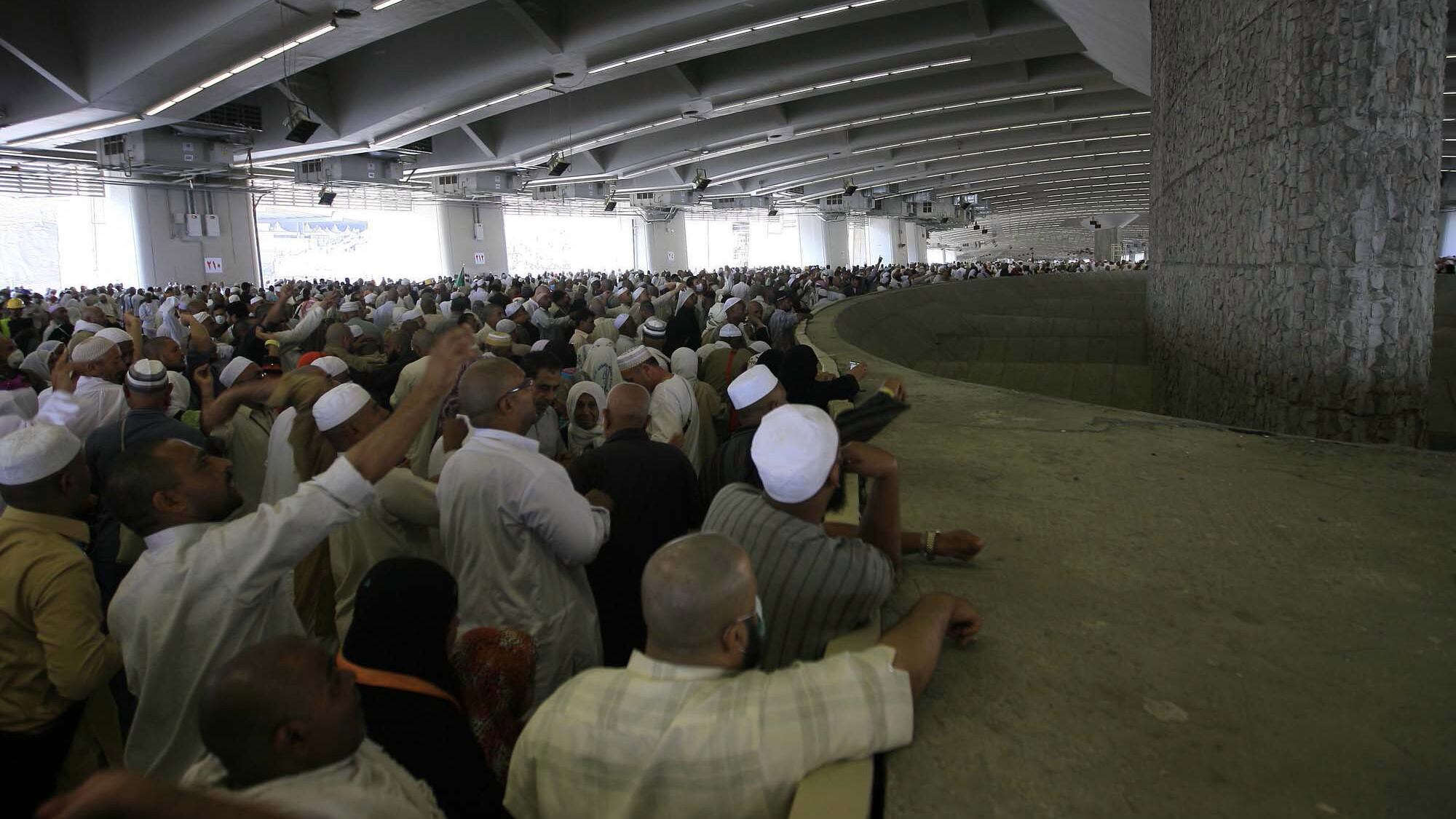 Moschea in viale Certosa, i paletti del centrodestra